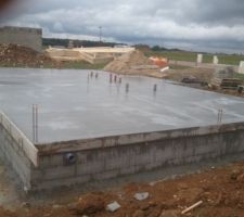 La dalle avec le b&eacute;ton coull&eacute;