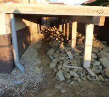 Dalle terrasse coulee en meme temps que le reste de la maison, me parait bien penche,leger ressenti de pente lorsque nous somme dessus