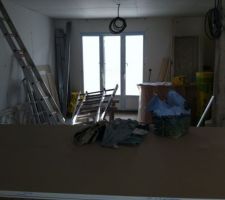 Salle à manger avec porte fenetre