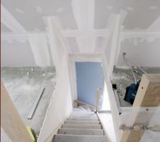 L'escalier sans ses rampes ni garde-corps