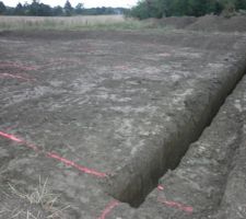 Implantation et d&eacute;but des fondations