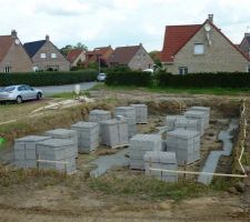 Les parpaings sont prêts à être montés !