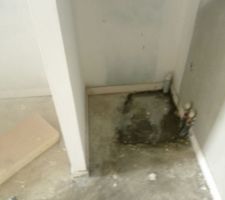 Dans placard bâtiment C