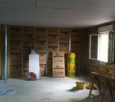 La pose de l'isolation a l'etage encore une pour la route
