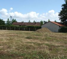 Limite sud ouest du terrain &agrave; droite du mur