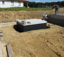 Notre caveau (qui sert de cave à vin) installé!