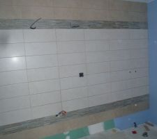 Fa&iuml;ence dans la salle d'eau parentale : &agrave; suivre...