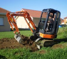 Début de la remise "d'aplomb" du terrain!