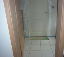 Le carrelage du cellier avance doucement...