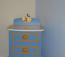 Peinture chambre n&deg;2 (celle de notre petit dernier) chevet  de sa chambre pour voir si les couleurs vont bien... le reste de la chambre arrivera plus tard !