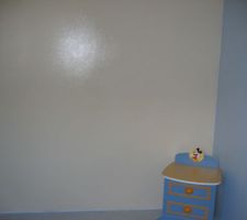 Peinture jaune encore fraiche ! (juste finie de peindre)... m&ecirc;me peinture que dans la chambre n&deg;3