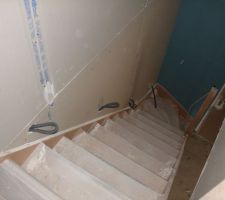 Emplacement des petits spots pour l'eclairage de l'escalier.