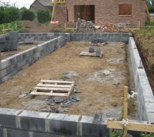 Vide sanitaire vu de la terrasse. Partie coté jardin