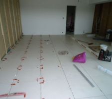 Fin de la pose du carrelage