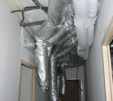 Presque finit dans le couloir, manque juste le plafond et brancher les bouches!