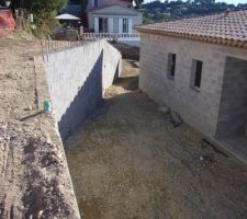 Mur descente accès garage.