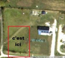 Voici notre terrain vu du ciel =) dans l'encadr&eacute; rouge