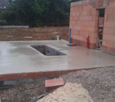 Dalle du garage fraichement coulee