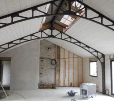 Vue sur le lambris de la pi&egrave;ce de vie ,sous couche &agrave; la chaux