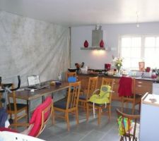 Mise en place d'une bache pour protéger l'interieur de l'ouverture du mur