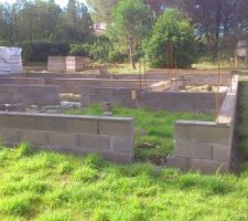 Maison principale Trois rangs d'agglo et l'acc&egrave;s au VS.