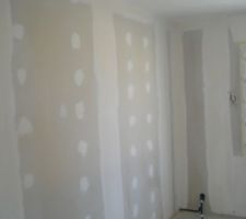 Mise en place des bandes dans la chambre
