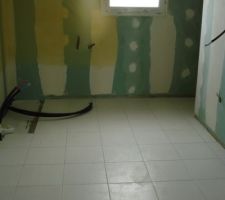 Carrelage de la salle de bains
Mod&egrave;le : Cinca Talia Cinza 33*33