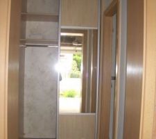 1er meuble voici le placard de l'entr&eacute;e pour les vestes et autres !