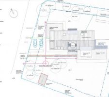 Plan de masse de la maison.
  le terrain fait un peu plus de 2 000 m2