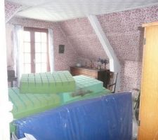 LA chambre !! j'aime la tapisserie