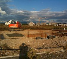 A gauche de la photo c'est le garage la ont voit mieux la future surface totale.