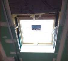 Réhausse du VELUX... trop bas avant, beaucoup mieux à présent!