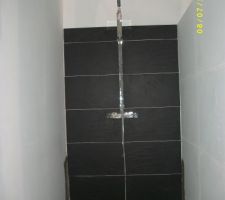 Kit de douche et carrelages douche en cours