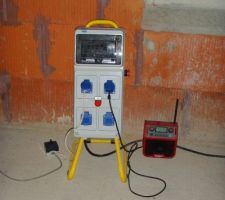 Coffret de chantier pour les branchement et surtout la radio!