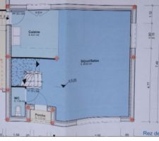 Voici le rdc de notre future maison
A gauche le garage 21m²   avec cellier 7 m² pour y intégrer le cumulus , compteur électrique et Electroménager.