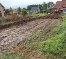 Et sa commence, un peu de nettoyage du terrain.