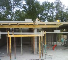 Le garage a presque un plafond...