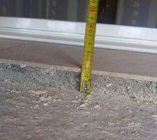 Moins de 3 cm pour faire une chape et mettre le carrelage! Le dtu préconise 5 cm de chape...et une pente de 1,5%....Carreleur magicien?