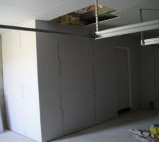 Garage avec cloisons cellier posées
