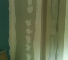 Avanc&eacute;e de la douche, qui grignote le placard de la 3e chambre.