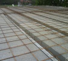 Hourdis pr&ecirc;ts pour la dalle