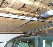 étagère sur la porte du garage