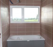 Salle de bain des parents côté baignoire