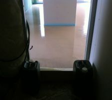 Chape liquide RDC (hall d'entrée vu du SAS)