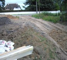 Après le passage de plus de 12 camions ! lol le remblai commence à se voir.