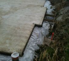 Protection du remblais afin que les travaux de maçonnerie à venir ne viennent pas l'obstruer