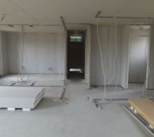 Vu sur notre chambre pas encore fermée et couloir qui dessert les chambres