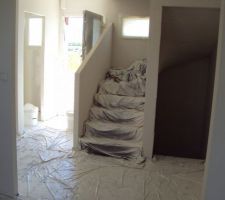 Projeté dans l'entrée