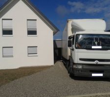 Accès au garage avec le camion de papa. Le revêtement de l'allée a bien tenu sans formation d'ornières