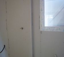Installation placo sur murs périphériques.